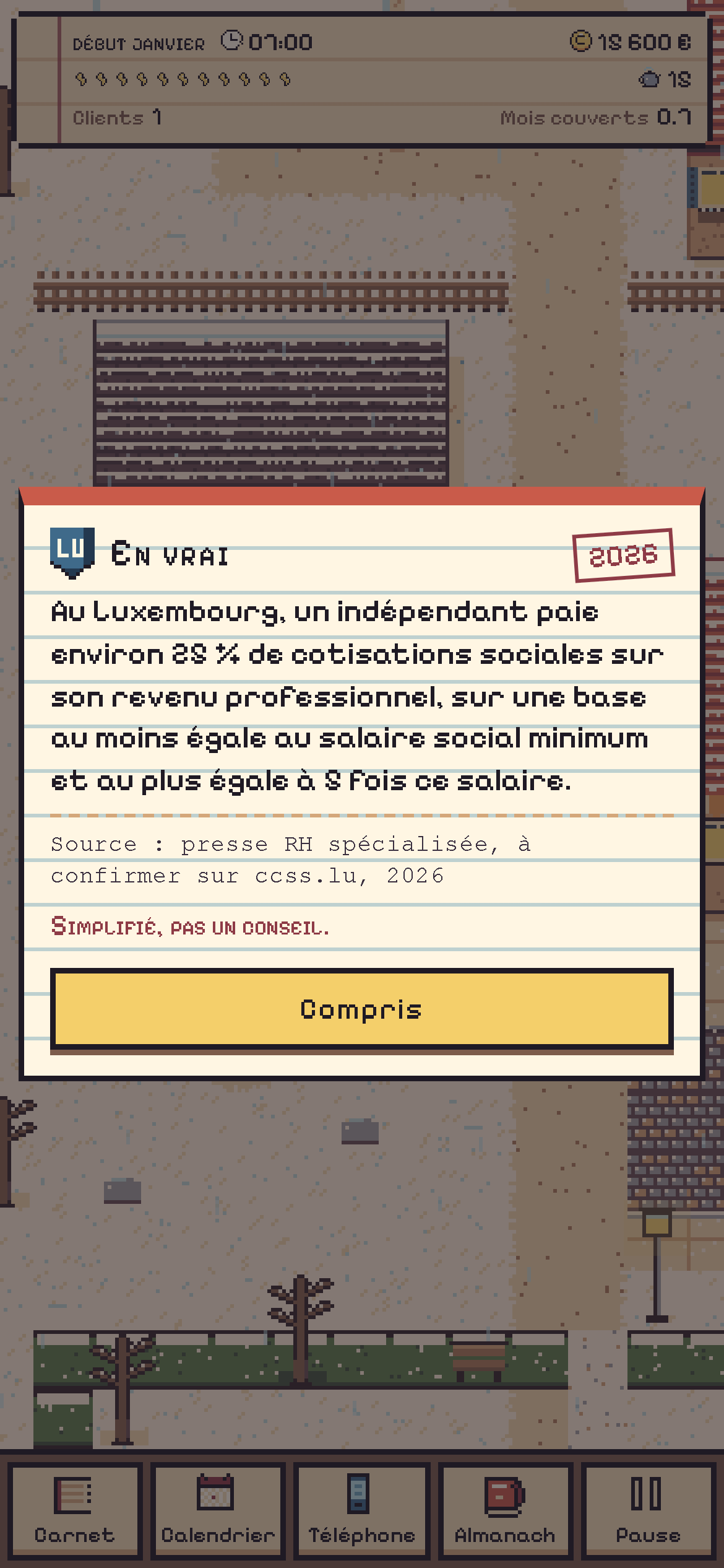 An « En vrai » card in French over the dimmed town, Solo path in Luxembourg: a small LU shield, a 2026 stamp, then the fact that a self-employed person in Luxembourg pays about 25 % social contributions on professional income, on a base between the social minimum wage and five times that wage. Below: the source, specialised HR press to confirm on ccss.lu, 2026, the line « Simplifié, pas un conseil. » and a Compris button.